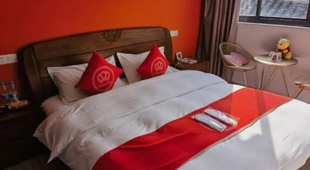 Люкс с 4 комнатами с видом на реку Tongli Riverside Inn