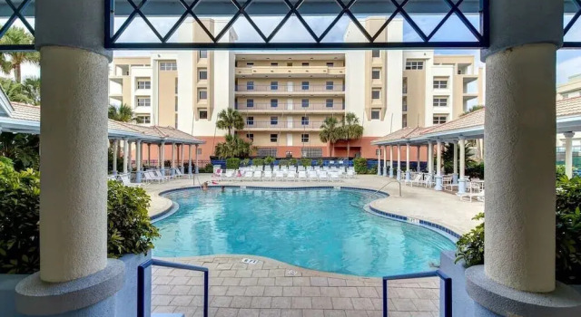 Sunny 3BR Condo Steps to Beach Pool NSB FL, Забронировать Апартаменты/квартира Апартаменты Нью-Смирна-Бич, рядом с Пляж Нью-Смирна-Таун, Апартаменты/квартира