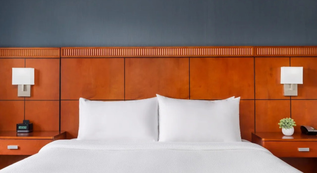 Двухместный номер Standard с балконом Courtyard by Marriott Manchester-Boston Regional Airport
