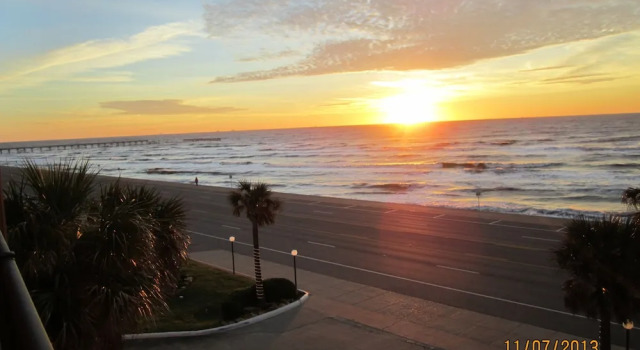 Номер Standard с 2 комнатами с балконом и с красивым видом из окна Galveston Beach Condos