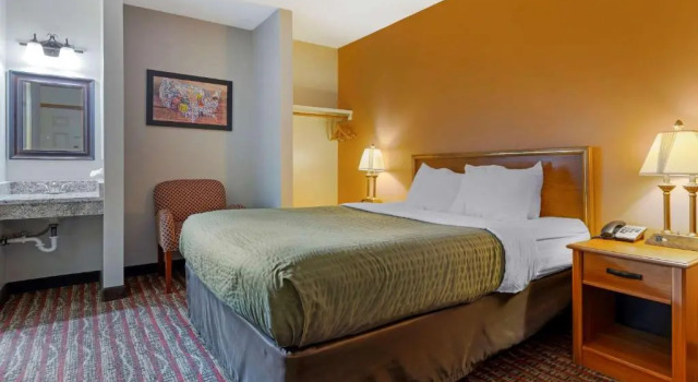 Двухместный номер Standard с видом на озеро Econo Lodge Lakeview