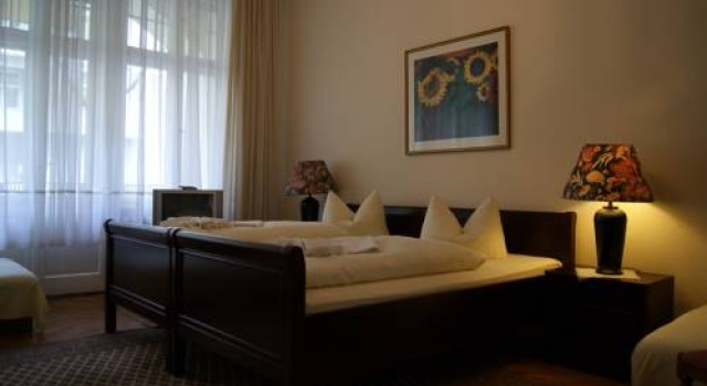 Pension Majesty, Rezervați Hotel Charlottenburg Berlin, aproape de Deutsche Oper Berlin