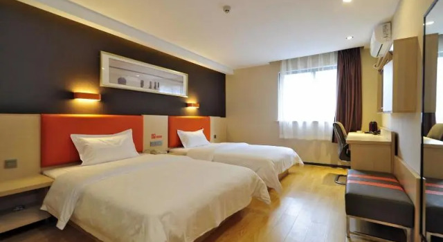 7 Days Premium·Guiyang Huaguoyuan Shopping Center, Забронировать Отель Отели Гуйян с парковкой, рядом с Modern Capital, Парковка
