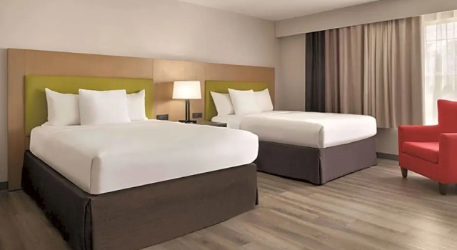 Четырёхместный номер Standard Country Inn & Suites by Radisson, Cedar Falls, IA