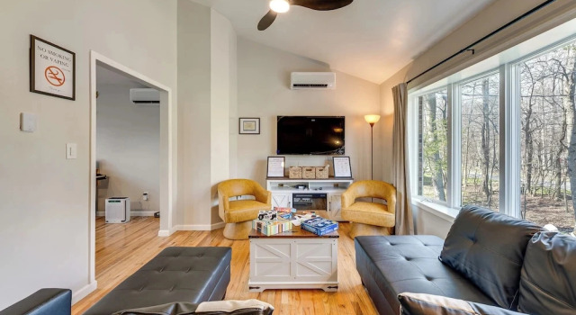 'the Highland Thistle' Poconos Escape w/ Game Room, Book Feriehus Tobyhanna Monroe County