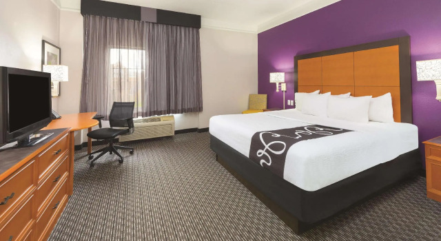 Двухместный номер Standard La Quinta Inn & Suites by Wyndham University Area Chapel Hill