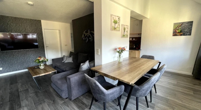 Apartamento familiar "Zur Altstadt - Am Fuße der Osterburg" Gaststätte, Pension, FEWO