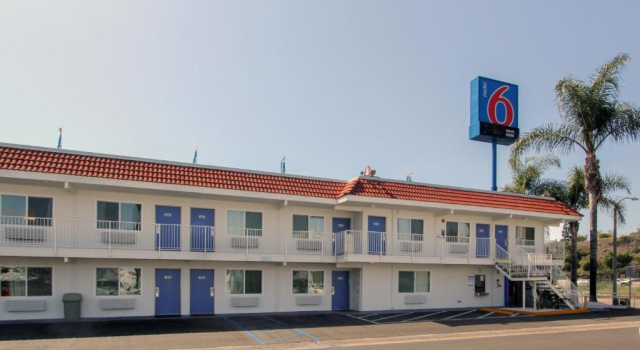 Motel 6-La Mesa, CA - San Diego, Забронировать Мотель Отели Ла Меса с парковкой, рядом с Computer Museum of America, Парковка