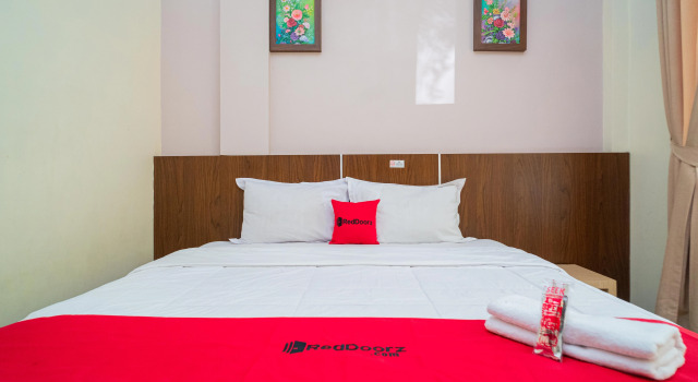 RedDoorz Plus Syariah @ Jalan Dokter Wahidin Bojonegoro