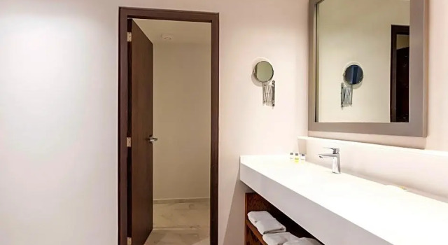Кровать в общем номере Krystal Urban Monterrey San Jeronimo