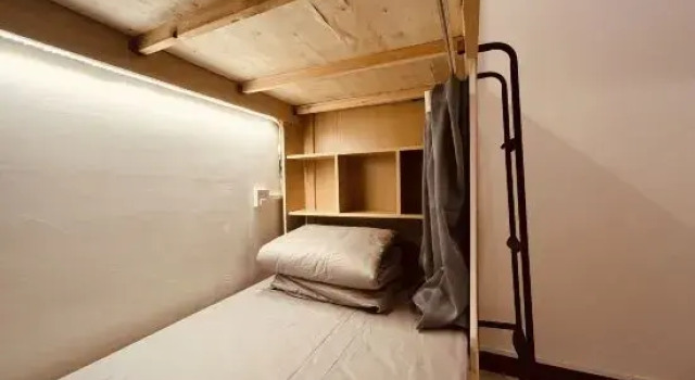 Капсула Deluxe Lishe Capsule Hostel (Hailiang Square)