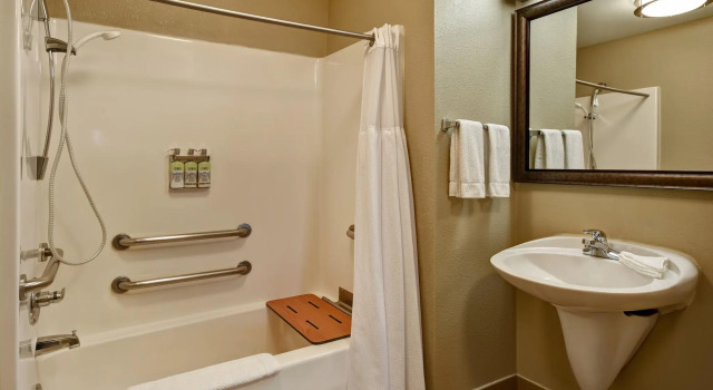 Двухместный номер Standard c 1 комнатой Staybridge Suites Grand Rapids-Kentwood by IHG
