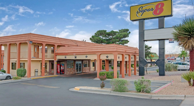Super 8 El Paso Airport, Rezerwuj Mini-hotel Hotele w El Paso z parkingiem, Parking