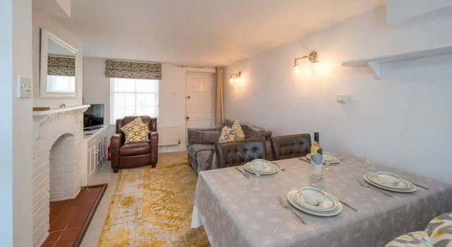 Sun Hill Cottage Charming 3 Bed in Cowes Old Town, Book Feriehus Cowes Isle of Wight