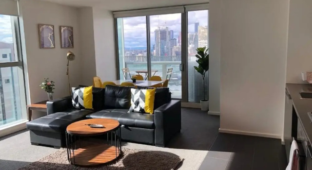 Orange Stay Townhouses, Забронировать Отель Отели Мельбурна 3 звезды, рядом с Melbourne Sports Tours, 3*