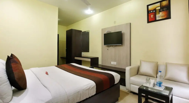 OYO 1673 Hotel MM Yellowuds