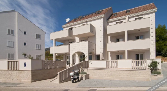 Apartments Juraj, Забронировать Апартаменты/квартира Остров Брач Омиш