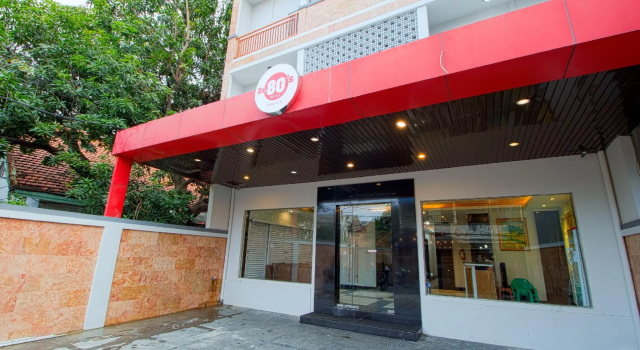 De 80's Ekonomi, Book Hotel Taman Sari Jakarta