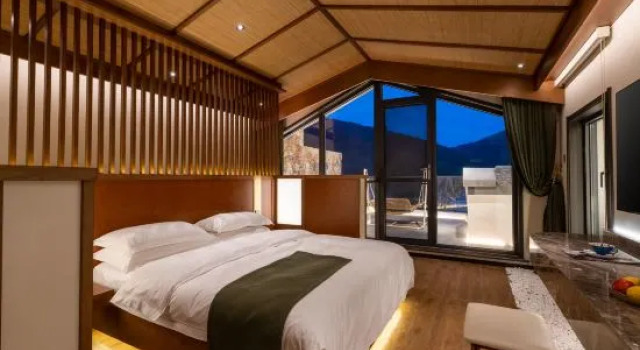 Кровать в общем номере с 3 комнатами Everlasting Home Inn