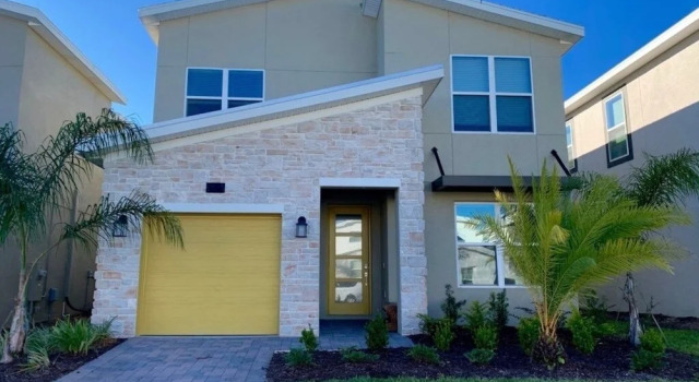Beautiful And Spacious 5 Bed Pool Home 5 Bedroom Home by RedAwning