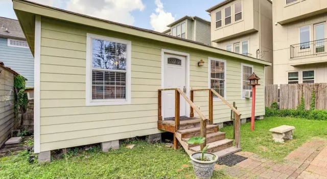 Коттедж Walk to Shops & Dining: Houston Heights Home!