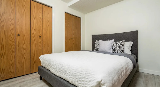 Fully RENOVATED Studio | Ski In/Out: Closest Condo to Lift | Pool & Hot Tubs, Prenota Hotel Panorama Columbia Britannica