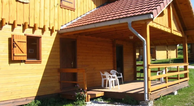 Wooden Chalet With a Washer, Near a Lake, Rezerwuj Chalet Le Syndicat Great Eastern Region