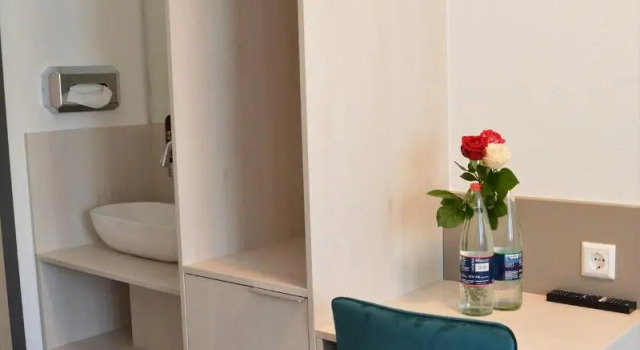 Hotel BaWü, Забронировать Отель Отели Штутгарта с парковкой, рядом с Церковь Стифтскирхе, Парковка