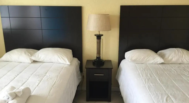 Четырёхместный номер Standard с видом на бассейн Sandy Shores Resort