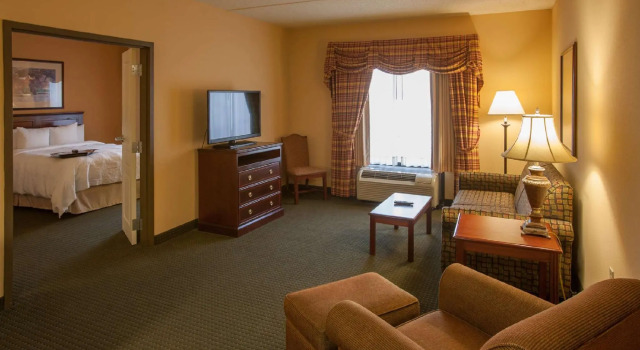 Четырёхместный люкс c 1 комнатой Hampton Inn & Suites Stillwater