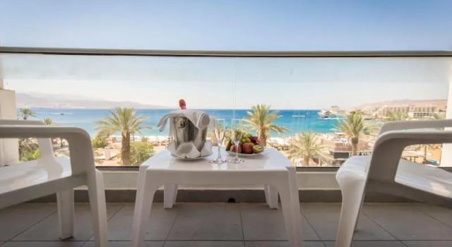 Двухместный номер Standard с балконом Neptune Eilat By Dan Hotels
