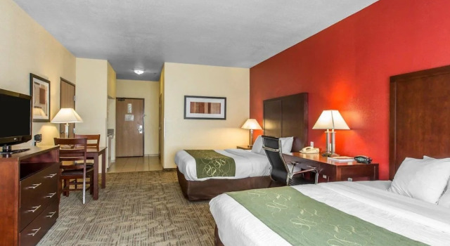 Люкс с видом на горы Comfort Suites Palm Desert I-10