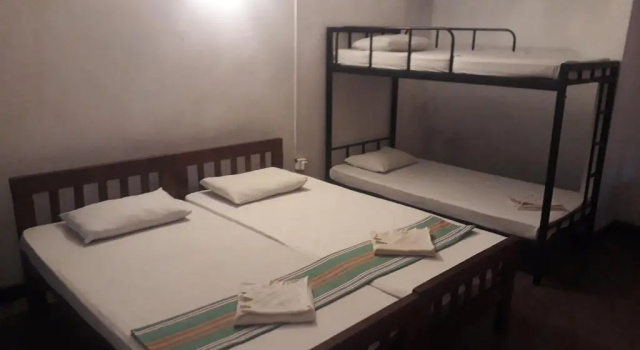 Кровать в общем номере (мужской номер) Drop Hostel