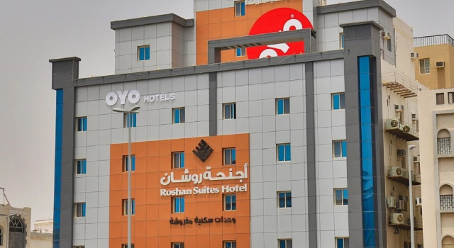 OYO 208 Roshan Hotel Suites Hera
