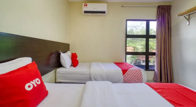 Номер Deluxe OYO 89960 Manjung Inn Hotel