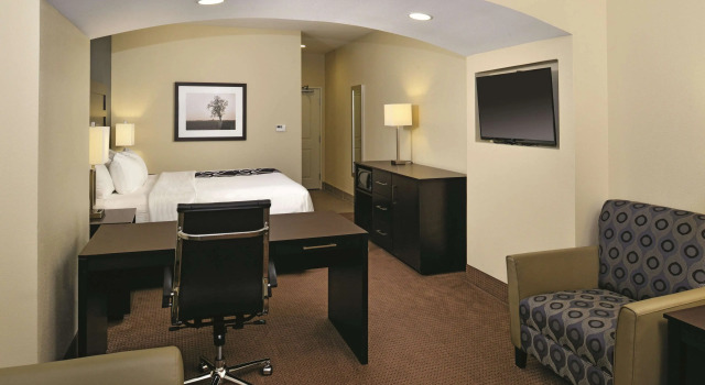 La Quinta Inn & Suites by Wyndham Karnes City - Kenedy, Reserva ahora Hotel Kenedy Texas