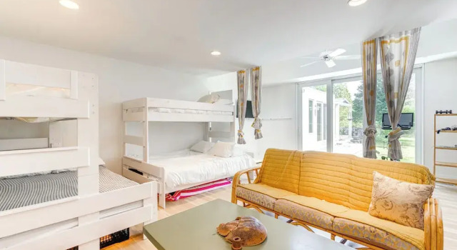 Hamptons Home w/ Private Pool, 1 Mi to Beach!, Buchen Sie Hotel Wainscott Woods The Hamptons