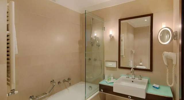 Трёхместный номер Standard Отель NH Siena
