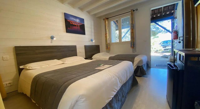 Номер Standard Hotel Des 4 Vents "Esprit Camargue" Parking Privé Gratuit