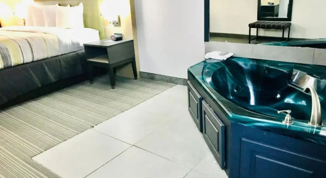 Номер Standard Country Inn & Suites by Radisson, Warner Robins, GA