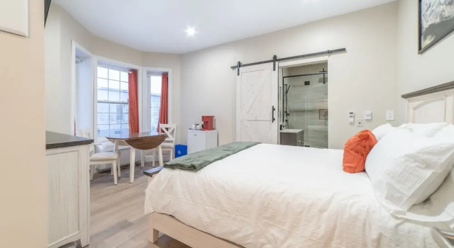 Номер Standard Riverside Inn