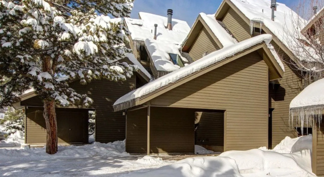 4BR 4BA Rustic Mountain Condo Park City by RedAwning
