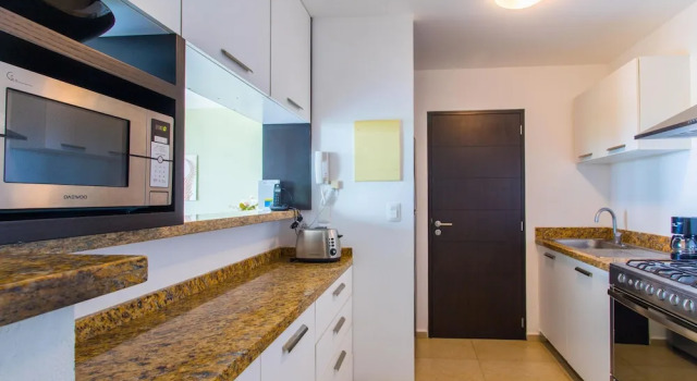 Апартаменты TROPICAL Beachfront 1 BDR