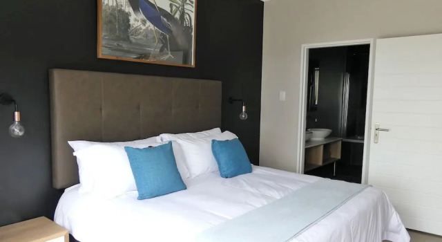 Castleton Unit 73 Plettenberg Bay, Забронировать Отель Отели Плеттенберг-Бей 3 звезды, рядом с The Market Square Shopping Centre Plettenberg Bay, 3*