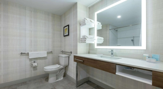 Четырёхместный номер Standard Hampton Inn & Suites Charlottetown