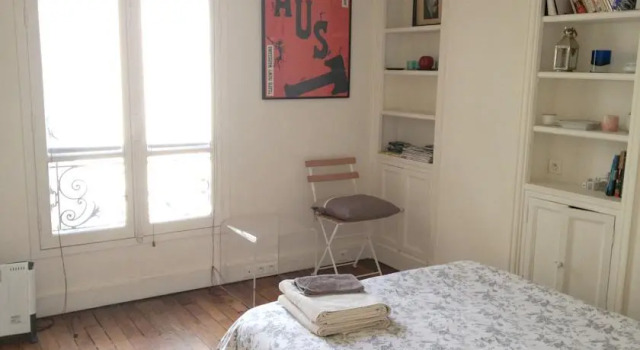 Very Charming Garden View 4 Sleeps in the Heart Saint Germain, Забронировать Апартаменты/квартира Париж Иль-де-Франс, рядом с Станция метро Solférino