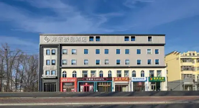 Chonpines Hotel (Daqing West Railway Station Wanda Plaza Branch), Book Hotel Hotels in Daqing with Parking, Parking