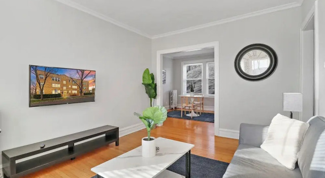 1BR Airy Apt- Barry 2, Varaa Huoneisto Chicago 