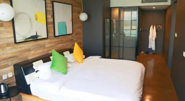Люкс Business Water Mirror Lakeside Art Eco-Hotel