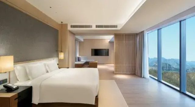 Люкс c 1 комнатой с красивым видом из окна Crowne Plaza Zunhua Hot Spring Town by IHG